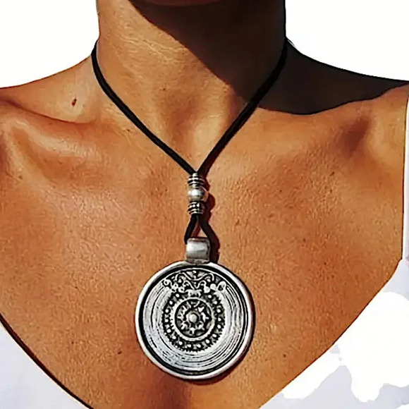 Boho Silver Statement Disk Choker Necklace - Picture 1 of 4